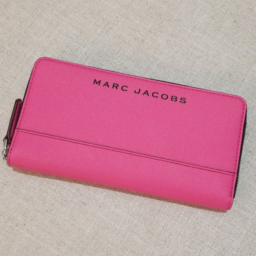 NWT Marc Jacobs Vivid Pink Wallet